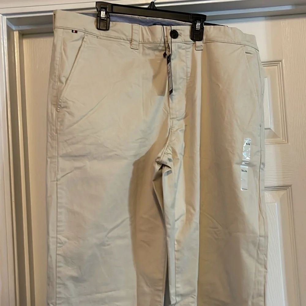 NWT Men’s Tommy Hilfiger khaki The Flex pants 36/36